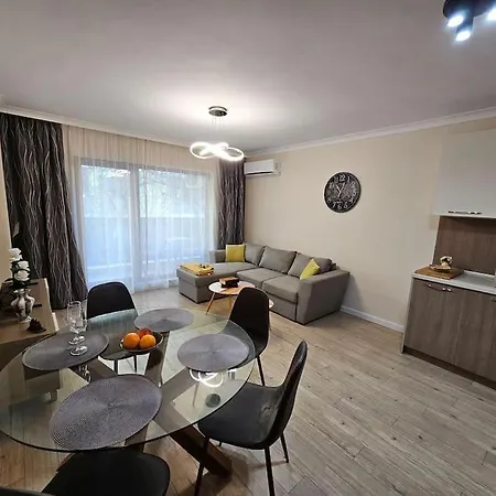 Serenity In The Heart Of Varna With Parking Exterior photo
