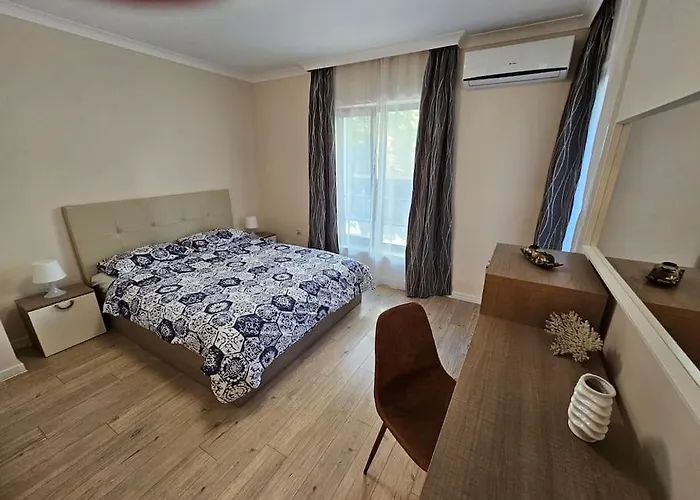 Serenity In The Heart Of Varna With Parking